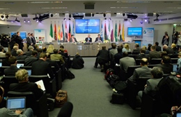 Giá dầu tụt dốc, OPEC vẫn giữ nguyên sản lượng